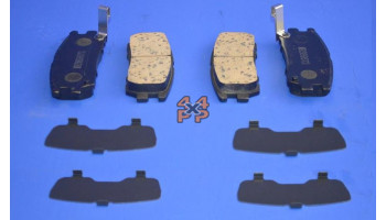 PLAQUETTES ET CALES ANTIBRUIT DE FREIN ARRIERE (4)  pour  MITSUBISHI  PAJERO  V46 - 2.8TD 11/1993-2/2000 long 