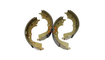 JEU DE MACHOIRS ARRIERE (4)  pour  TOYOTA  HILUX PICKUP  GUN126 - 2.8TD 5/2015->  